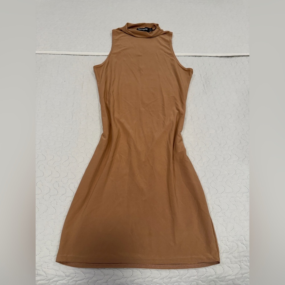 Chic Sleeveless Tan Midi Dress